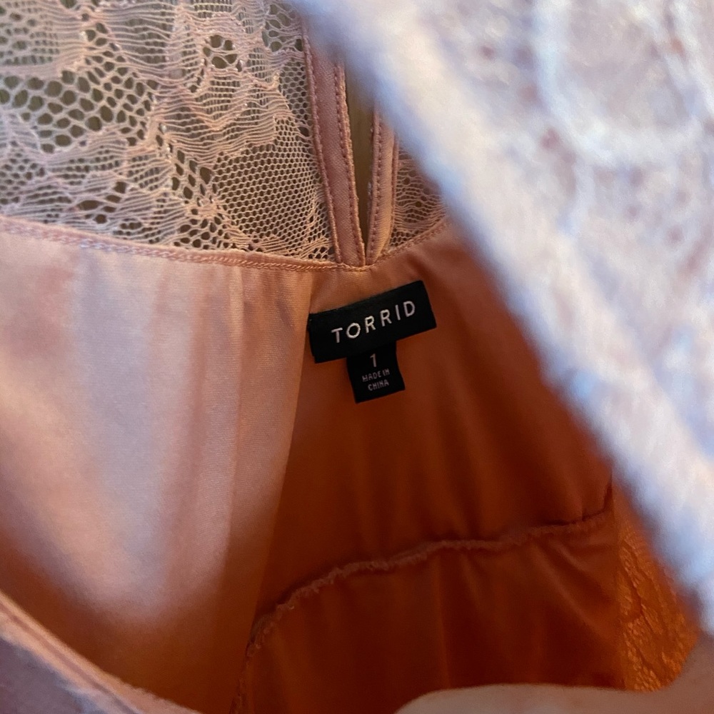 Torrid tank - Picture 2 of 3